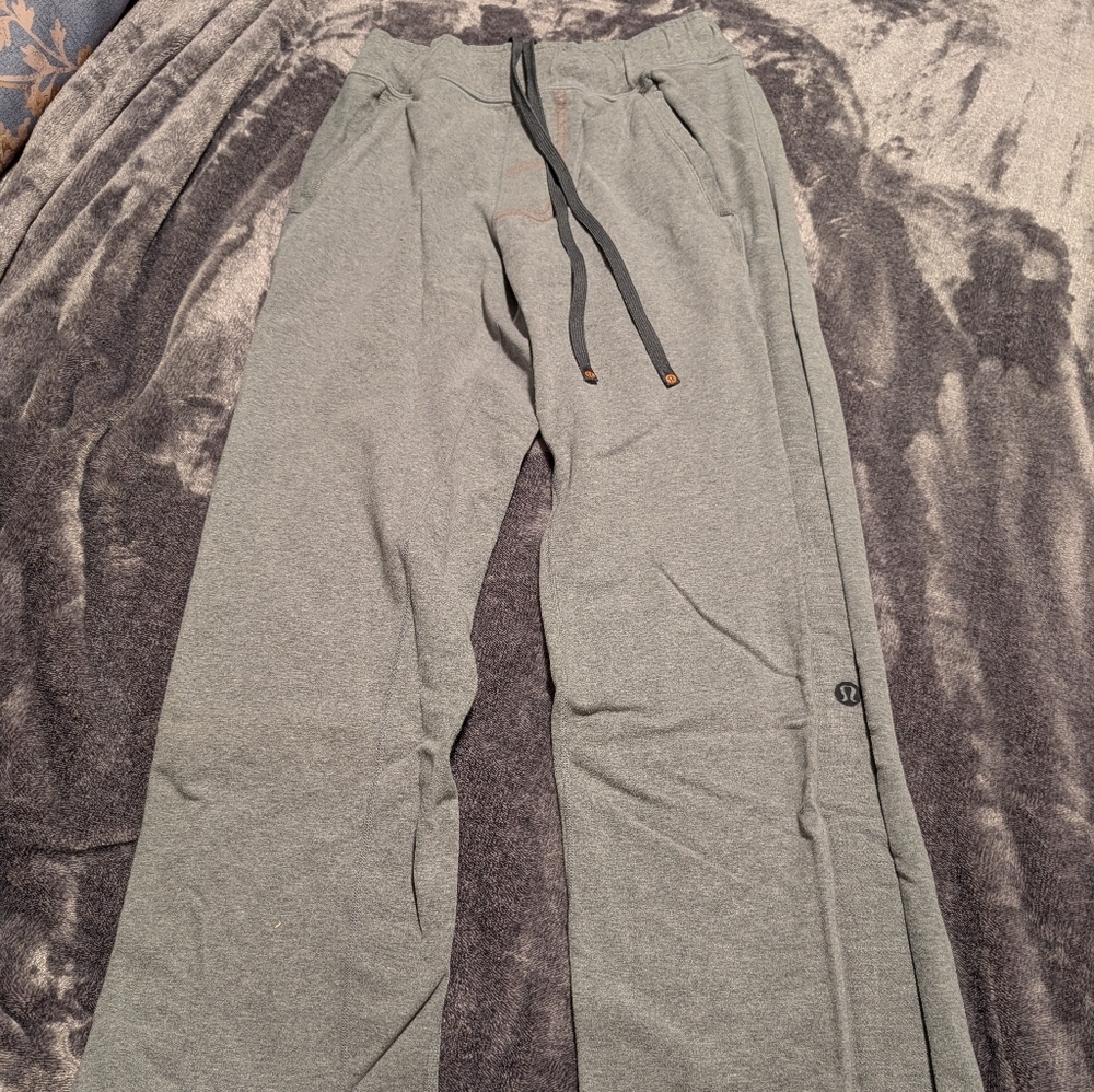 Vintage Men’s Lululemon pants Size Small gray excellent condition